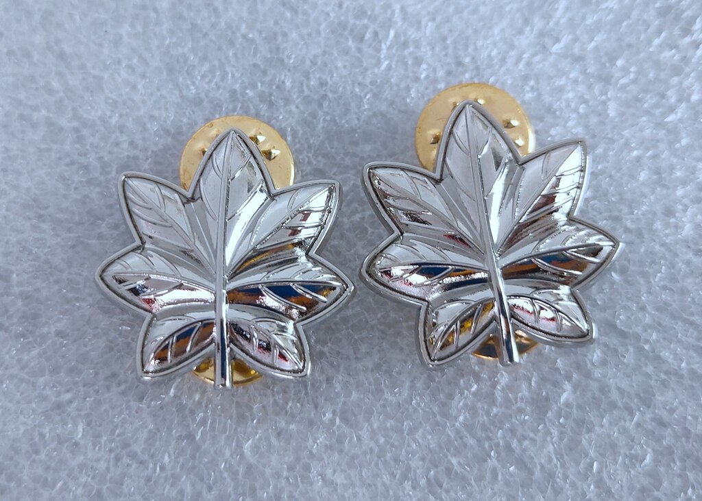 tomwang2012.US USMC MARINE CORPS STAFF MAJOR WARRANT OFFICER INSIGNIA RANK METAL BADGE EPAULETTE DEVICE LAPEL PIN: Purple