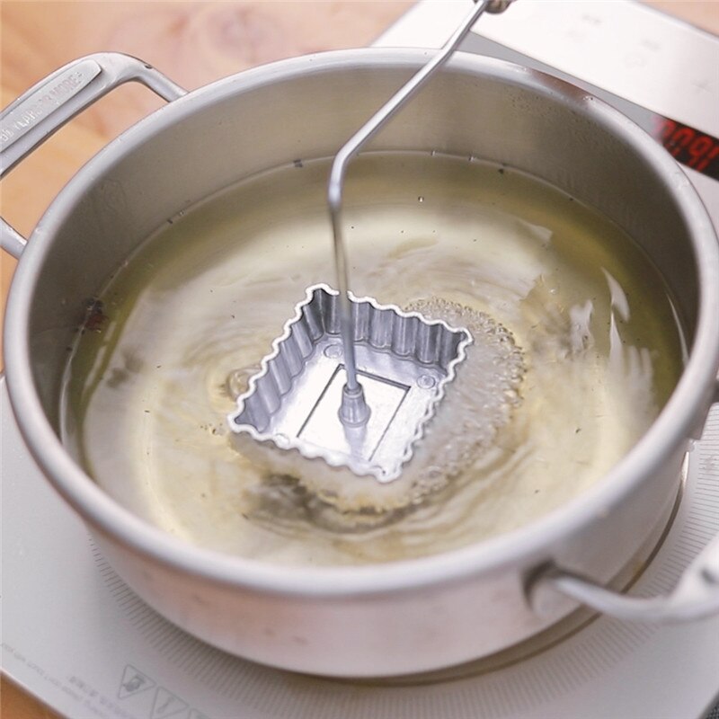 Aluminum Cake Iron Maker Waffle Bunuelos Desserts Baking Mould Biscuit Baking Mold With Handle Baking Tools Kitchen Accessories: Square