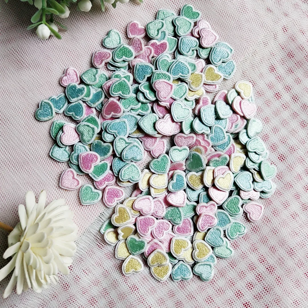 Parches autoadhesivos bordados de corazón de , 10 unidades, coser hierro en ropa, apliques de amor rosa, verde y azul, decoración de bolsa artesanal