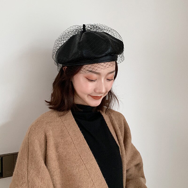 Chapéu de boina preto fascinante chique couro francês boina com véu malha mostrar dupla camada feminino beanies boné de moda para mulher
