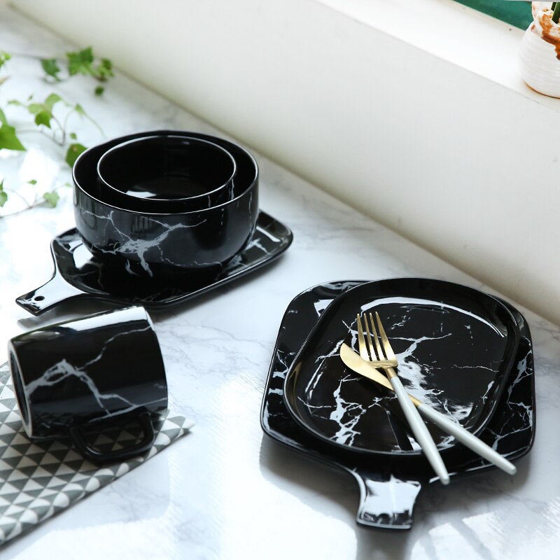 Marmor tekstur service sort hvid keramisk porcelæn tallerken spaghetti grøntsager kagefad stor underkop service kunst