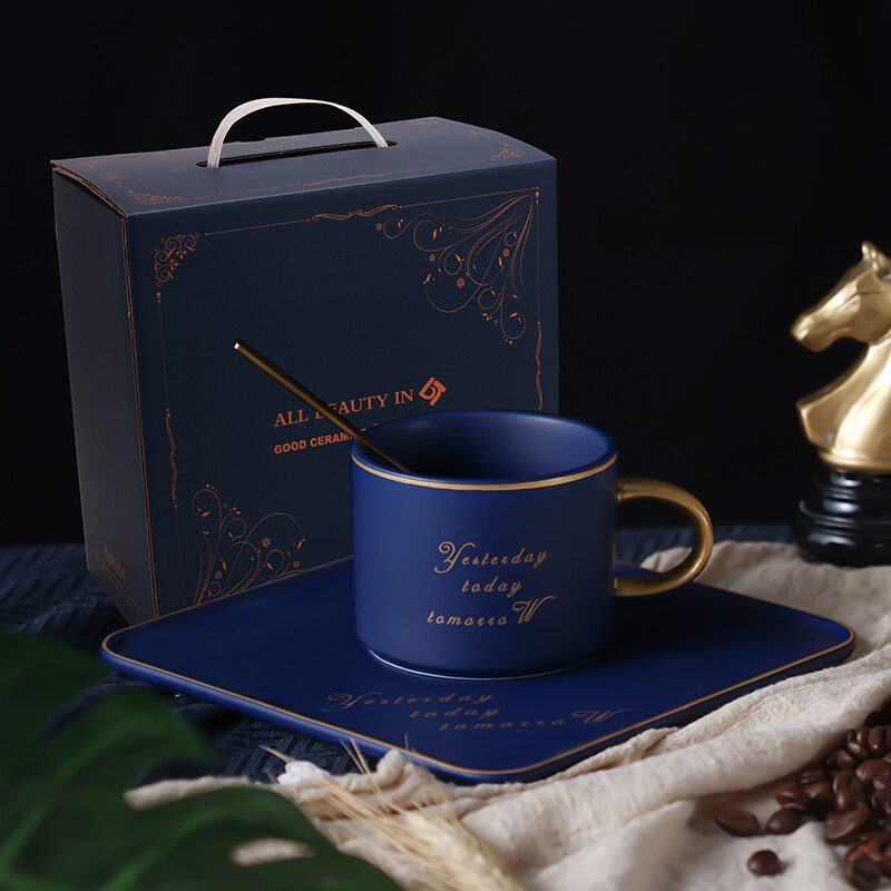 Gouden Rand Luxe Keramische Kantoor Koffie Kop En Schotel Set Melk Thee Mokken Verjaardag Koppels Vrienden Cup Met Lepel geschenkdoos: Matte blue with box