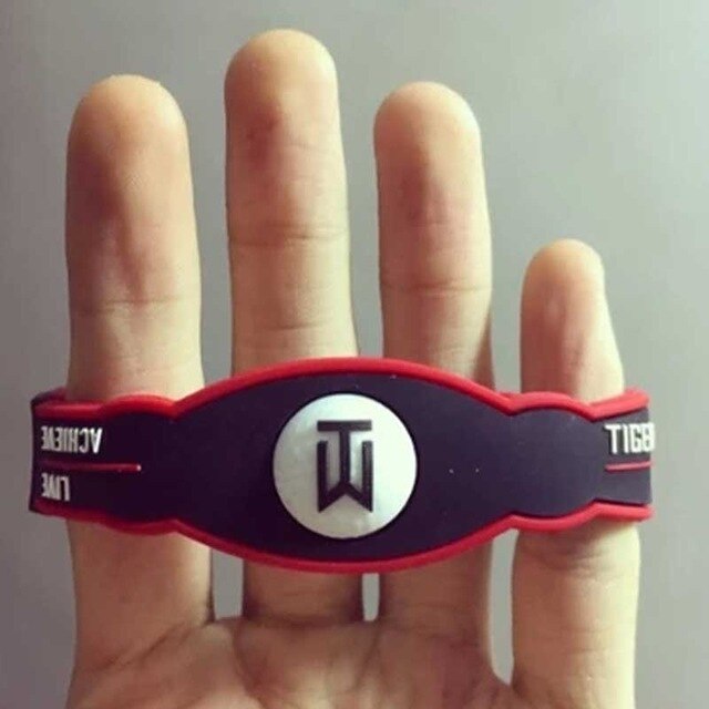Golf Siliconen Armband Zwarte en Rode Kleur T Woods Energie Golf Polsband Voor Mannen & Vrouwen Training Aids Accessoires
