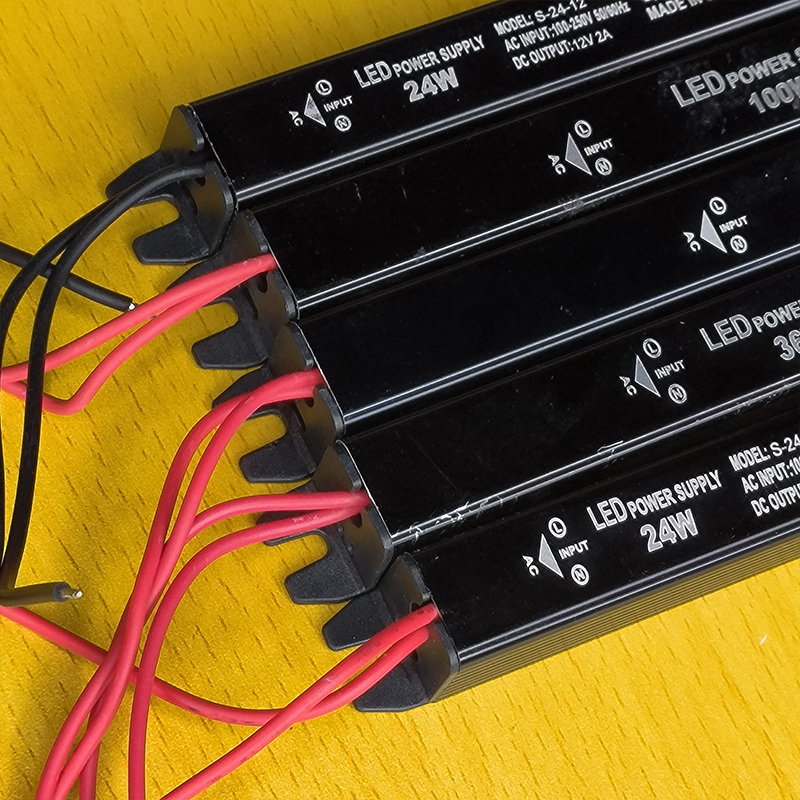 DC 24V 12V LED fuente de alimentación delgada iluminación 1/2/Uds transformador AC120-240V 24W 36W 60W 100W para adaptador de controlador de luz LED