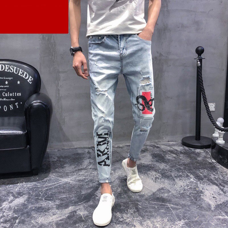 Höst slitna hål ljusblå ormtryckt hip hop street jeans herr koreanska smala tiggarfötter pennbyxor herrbyxor