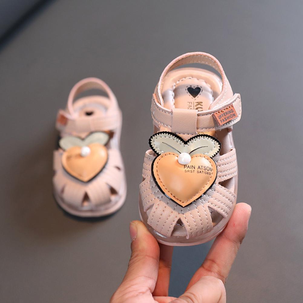 1Pair Practical Summer Beach Little Girl Sandals Summer Kids Shoes Cartoon Impact Absorption