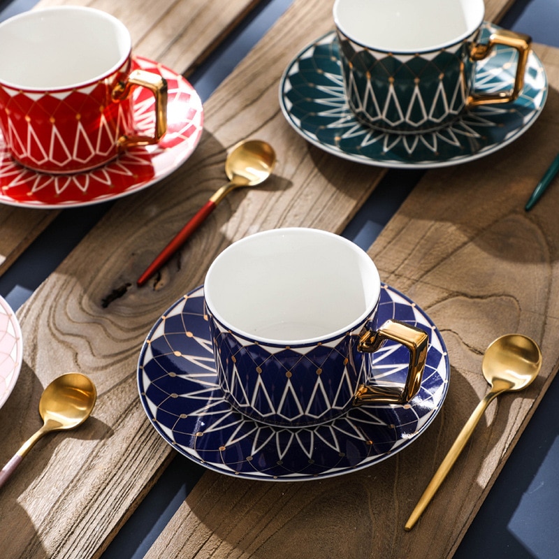 Roligt brinnande mönster lyxig porslin kopp och fat keramik enkla teserviser moderna kaffekoppar tazas para café köksutrustning