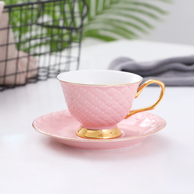 Juego de Taza de Café de Cerámica y platillo de lujo, , tazas de té de la tarde, taza de leche para el desayuno, plato perfumado con cuchara, de Navidad: Pink