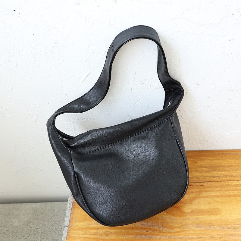 Vintage armhåla väska bred rem dam axelväska stor kapacitet mjukt pu läder dam handväska ledig resväska crossbody väskor