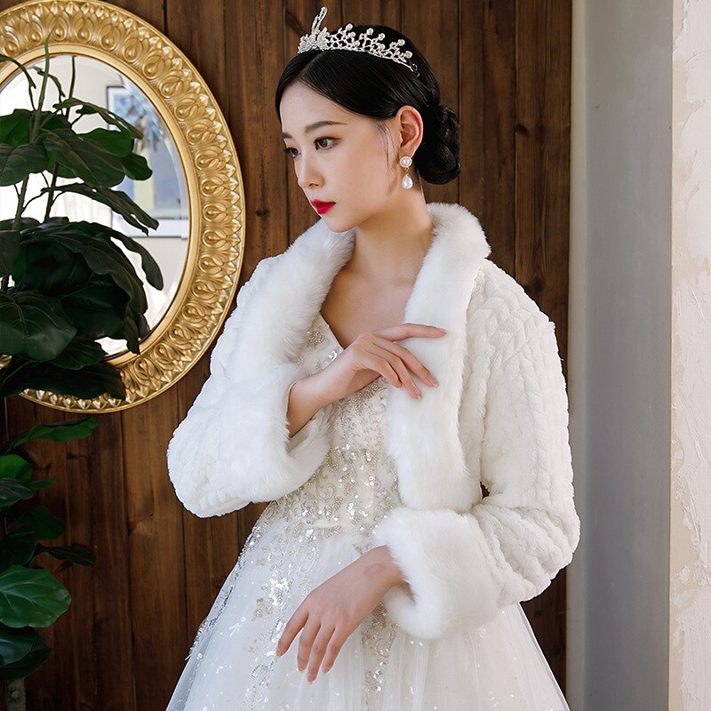 Bruidssjaal Cheongsam trouwjurk mantel herfst/winter warme pluche parel bal kleine vest mantel kopen vanaf een prijs van 12