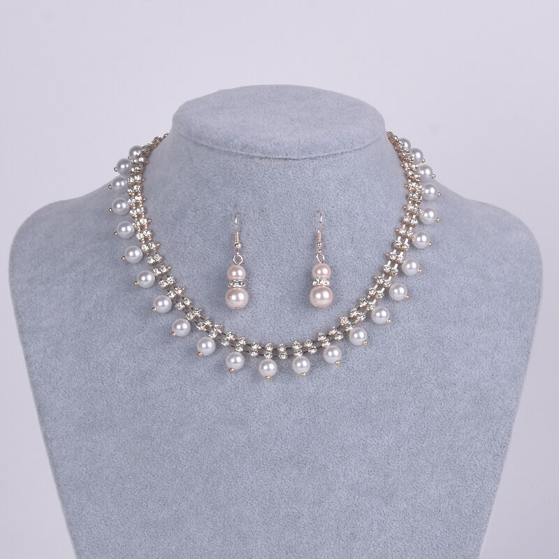 Simple dress with short necklace, bridal necklace, sweet romantic pearl necklace, girl's banquet .