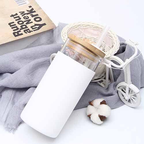 550ml bambu lock glas vatten te tumblers glasflaska med silikon hylsa te kaffe dricksflaska med sugrör: Vit