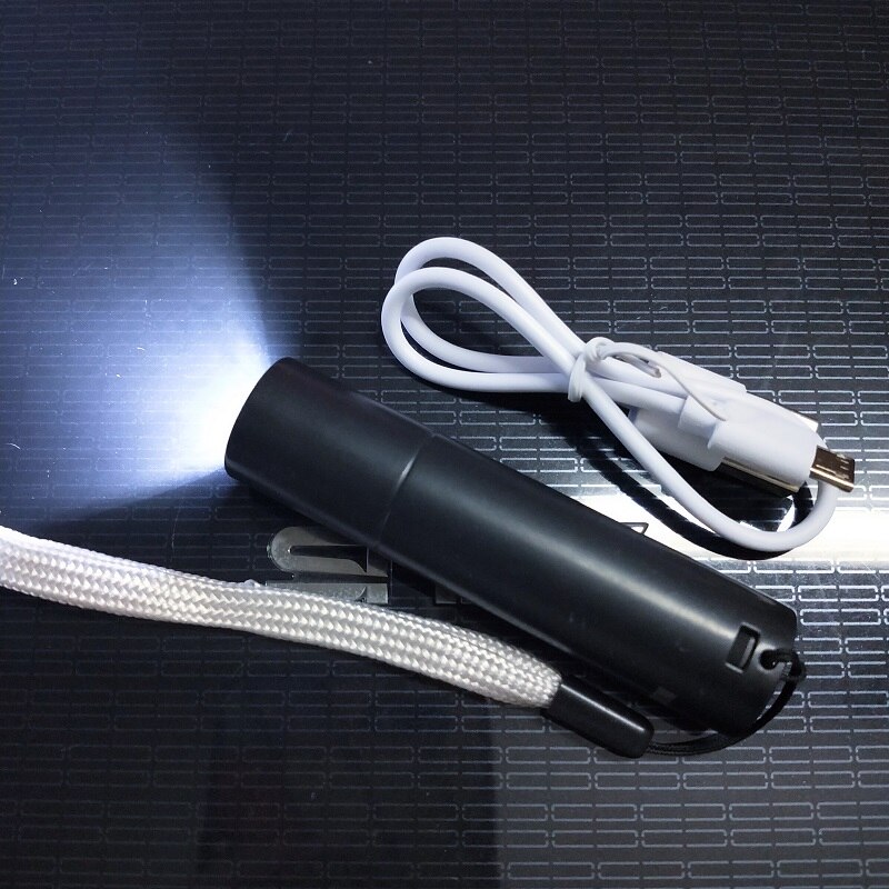 Linterna de luz estroboscópica para defensa personal, miniluz intermitente recargable con USB para mujeres y niños
