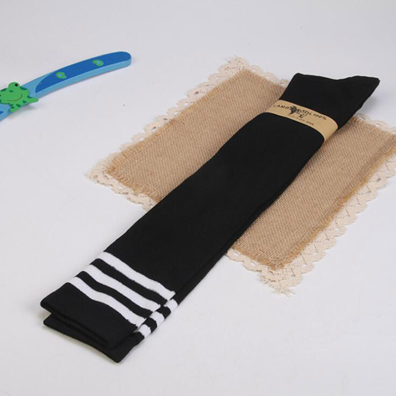 Over knestrømper svart hvit blå rød lang stripe sokker japansk tegneseriestrømper for kvinner jenter cosplay: Svart og hvit