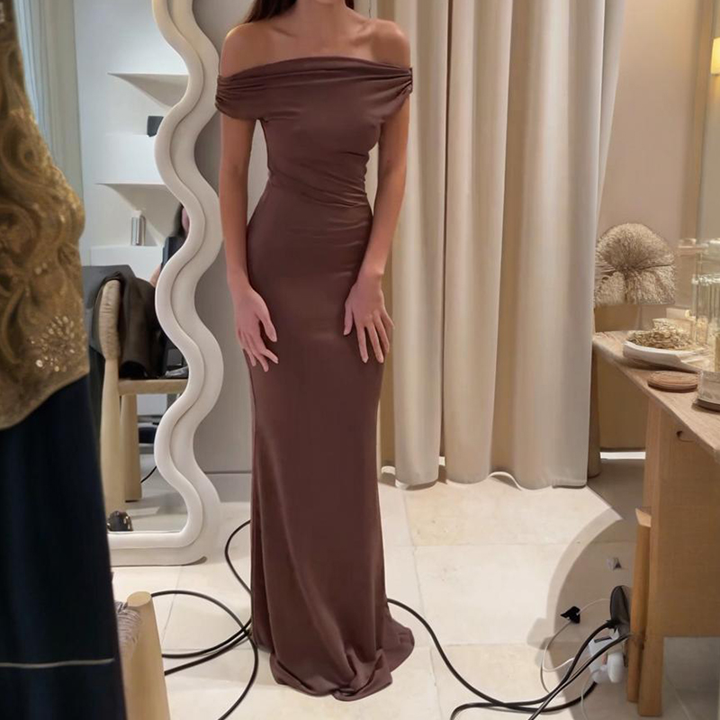 Fransk stil omlottklänning i höfter och smal enfärgad bankettlång klänning med snedskuren krage och off-shoulder-krage