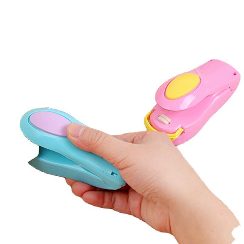 Food Sealing Machine Mini Portable Heat Sealing Machine Plastic Electric Heating Snack Machine for Food Preservation Storage