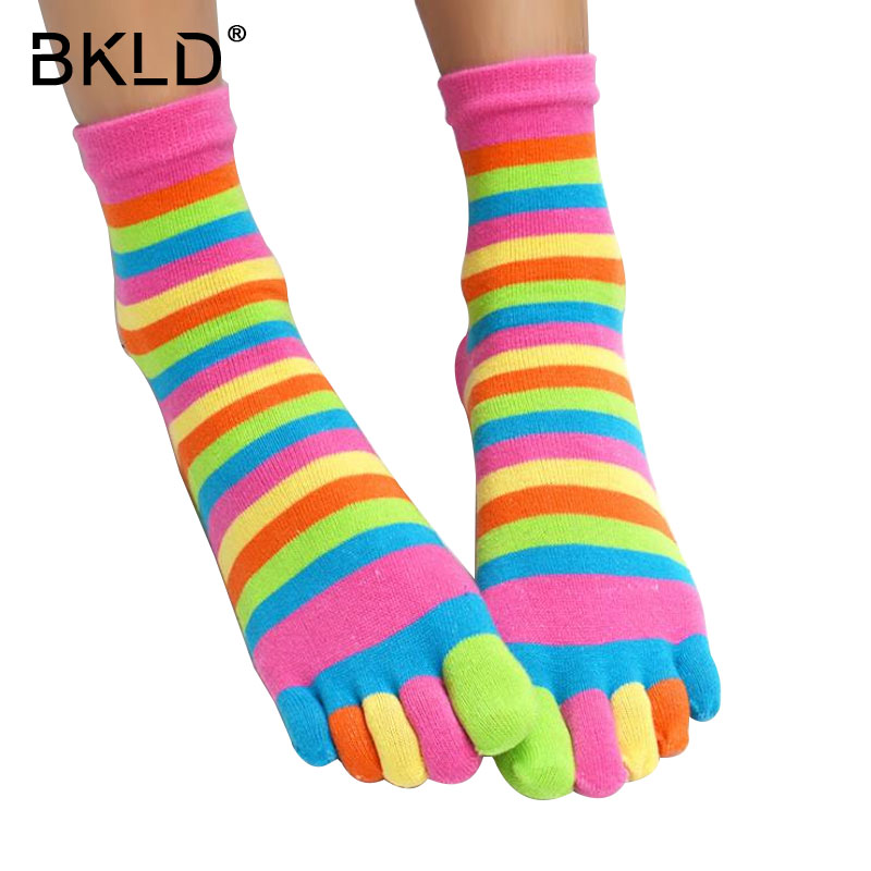 Chaussettes à rayures amusantes pour femmes, chaussettes en coton à cinq doigts, chaussettes décontractées et douces avec orteils, chaussettes colorées 5 couleurs 35-39