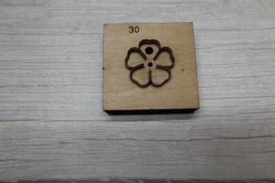 Japan Stahl Klinge Stahl Regel Stirbt schneiden für Leder Stichworte Geprägte Etikett Fünf Blütenblatt Blume Für Kleid Frauen Tasche Hand schlagen Werkzeug: runden sakura 30mm