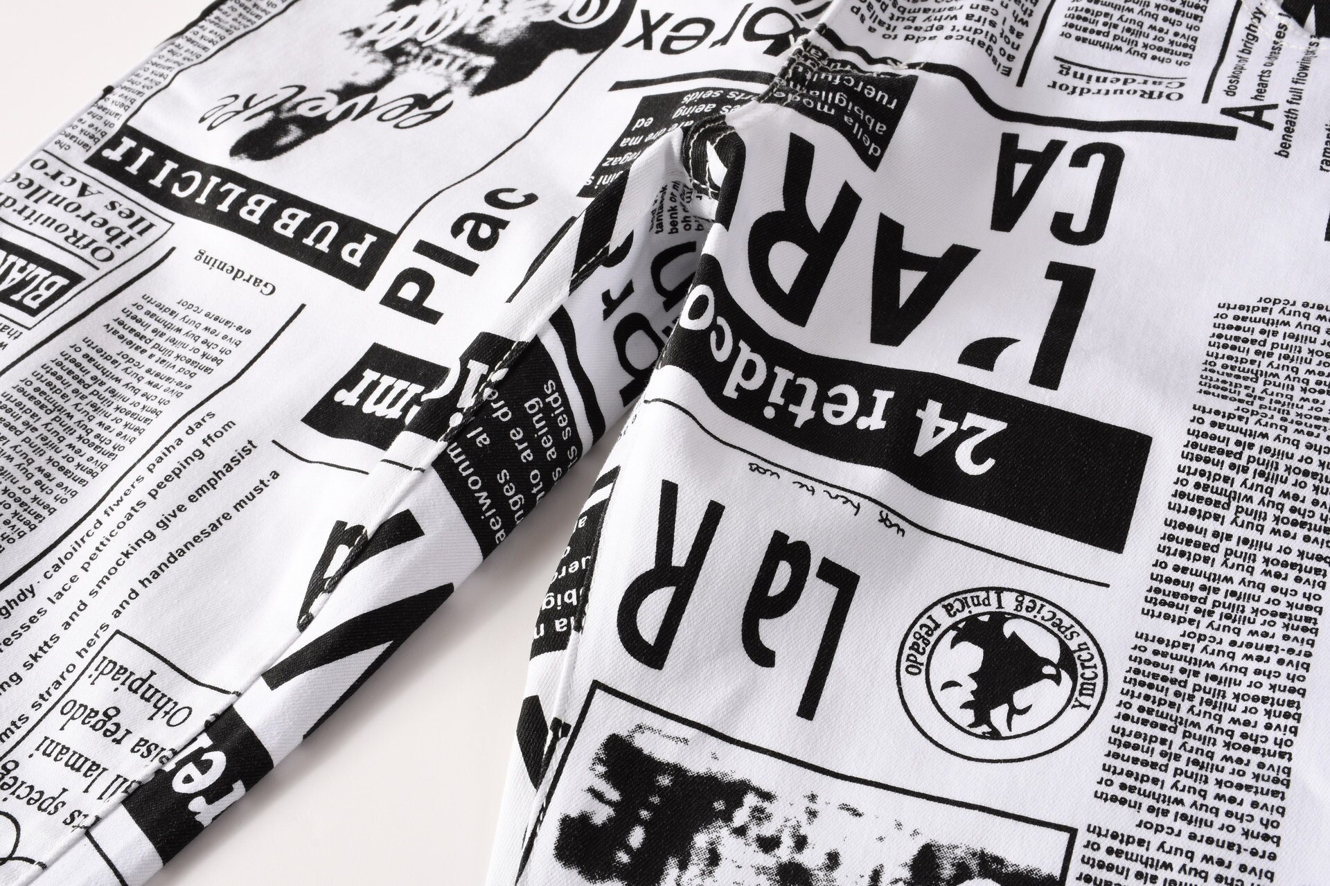 Men’s Street Prints Jeans,Slim-fit Stretch Denim Pants,Newspaper Painting Party Jeans,Cool Casual Jeans;