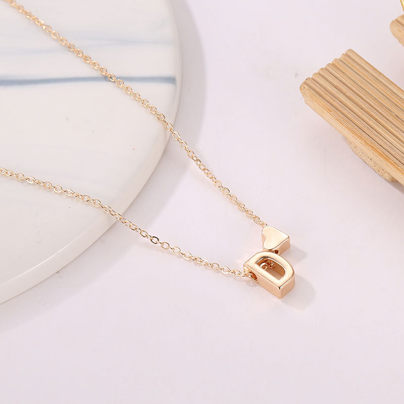 Nueva , collares de A-Z Capital para mujer, cadena corta de Color dorado, colgantes de corazón, artículos diarios sexis, joyería para el cuello, collar de decoración para