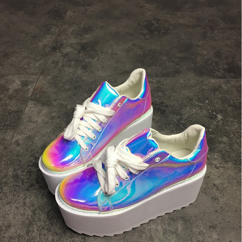 Chaussures pour femmes classique à lacets plate-forme compensée Harajuku chaussures haute plate-forme Creepers Style Punk chaussures décontractées pour femmes