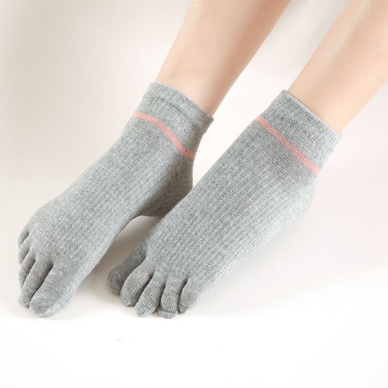 Nowa bawełniana kobieta joga krótkie skarpetki robić kostki oddychające sportowe Pilates skarpetki baletowe pięć palców zdatność taniec skarpety uciskowe: szary