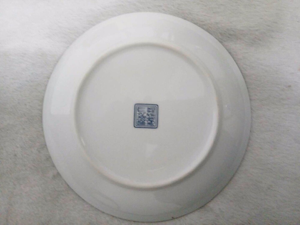 Exquisito plato chino hecho a mano de porcelana azul y blanca, patrón de flores, lo que significa rico y auspicioso