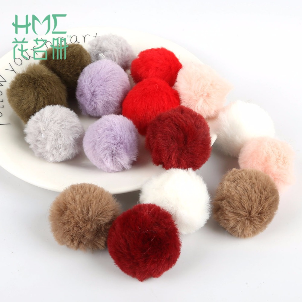 18 st/lot 4cm flerfärgad fluffig söt pom pom porte klave för kvinnor väska charm leksaker härlig päls boll pompom för nyckelring material