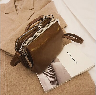 Chique koreaanse schoudertas met cliptas: Bruin