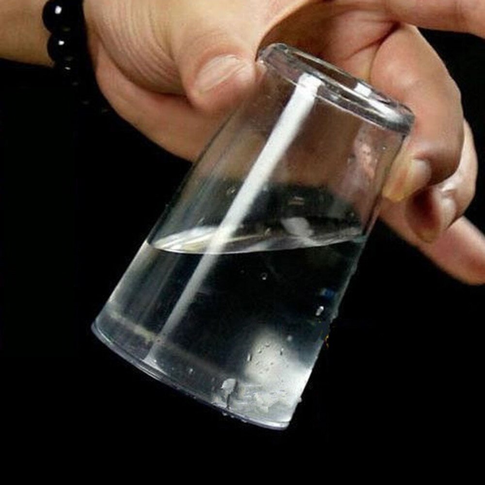 Einfach zu tun 1pc Kunststoff Magie Wasser Tasse Hängen Wasser in sterben Klare Tasse Zaubertrick Stütze Werkzeug Magie requisiten Stree Bühne Leistung
