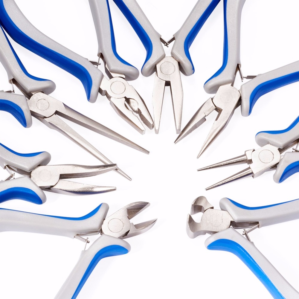 Een set van acht sieradentangen, een ronde bekkentang met gebogen bekken, een lange kettingbek met platte bekken, een zijkniptang en een eindkniptang voor doe-het-zelfgereedschap