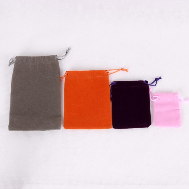 5 stks/partij Willekeurige Gemengde Kleur Velvet Bags 10x16 13x18 15x20cm 3 Size Trekkoord pure Pouches Fit Mode-sieraden Ketting Verpakking