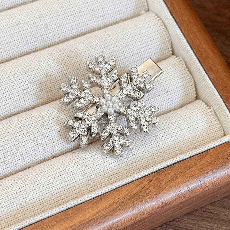 Christmas Rhinestones Snowflake Hair Clips Winter Pearl Crystal Metal Hair Pins For Woman Girls Sweet Barrettes: Pink