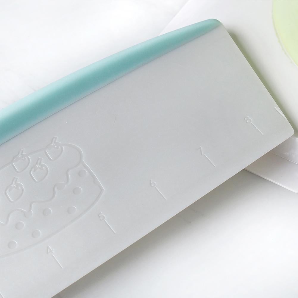 Multifunction 9Inches Large Nonslip Handle Dough Scraper Pastry Cutter with Scale