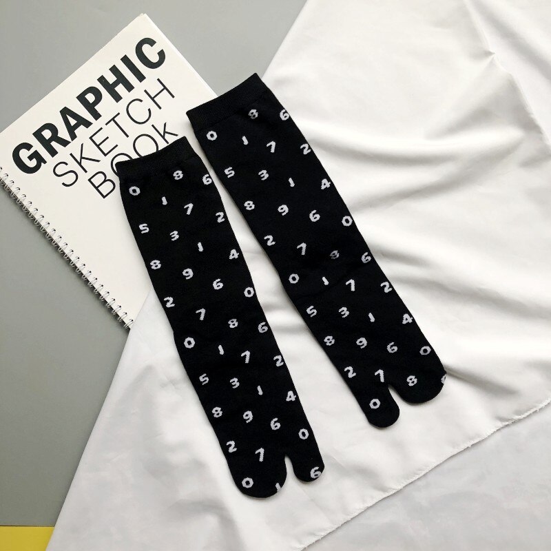 Chic Japanese Jacquard Split Toe Socks Digital Combed Cotton Two Toe Socks Women Korean Harajuku Two Finger Tabi Socks: Black