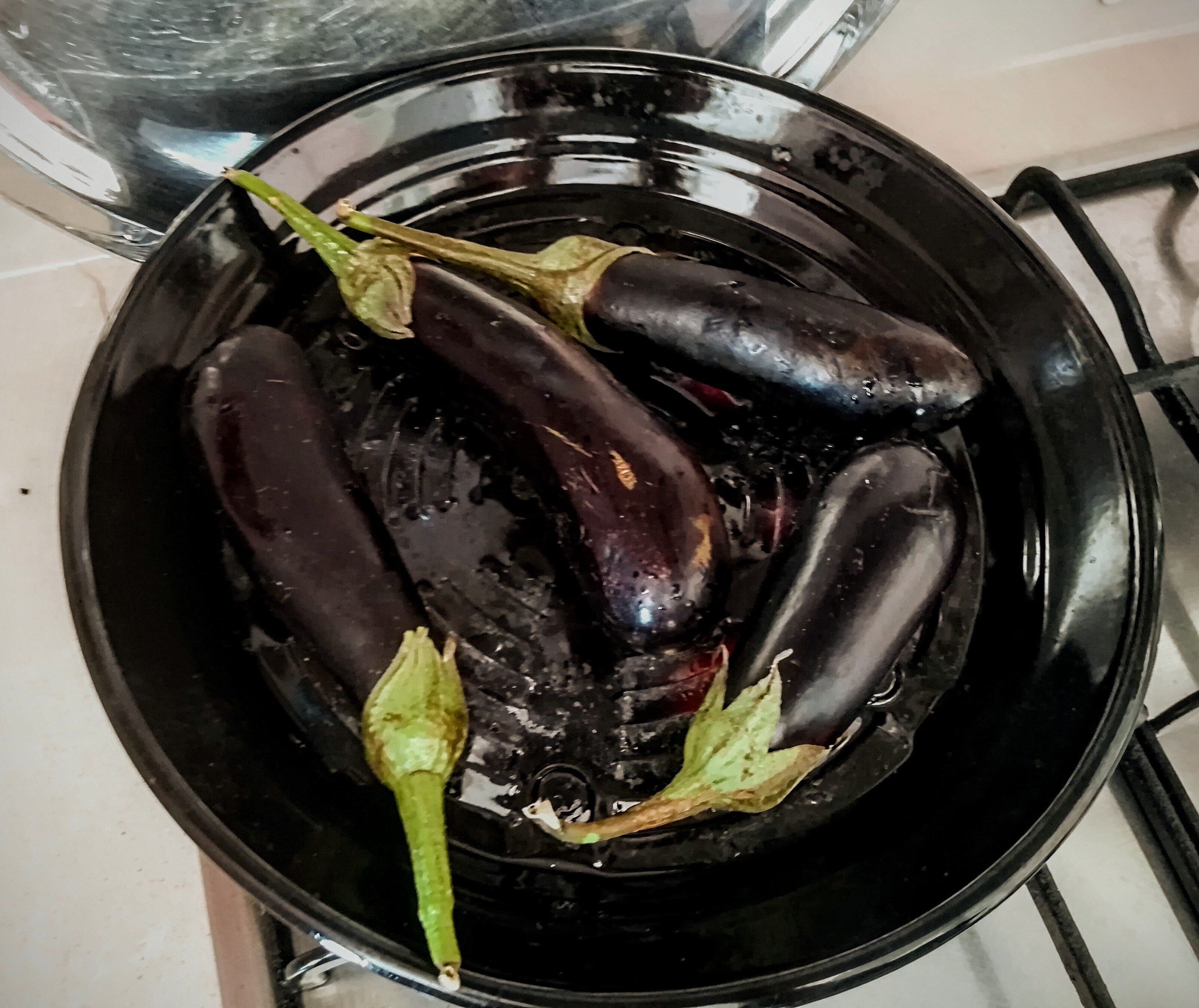 Gas Stove Top Roasting Pot Pan Vegetable Meat Roasting Apparatus 32x32 CM Gas Cooker Hob Non-Combustible and Non-Stick Accessory