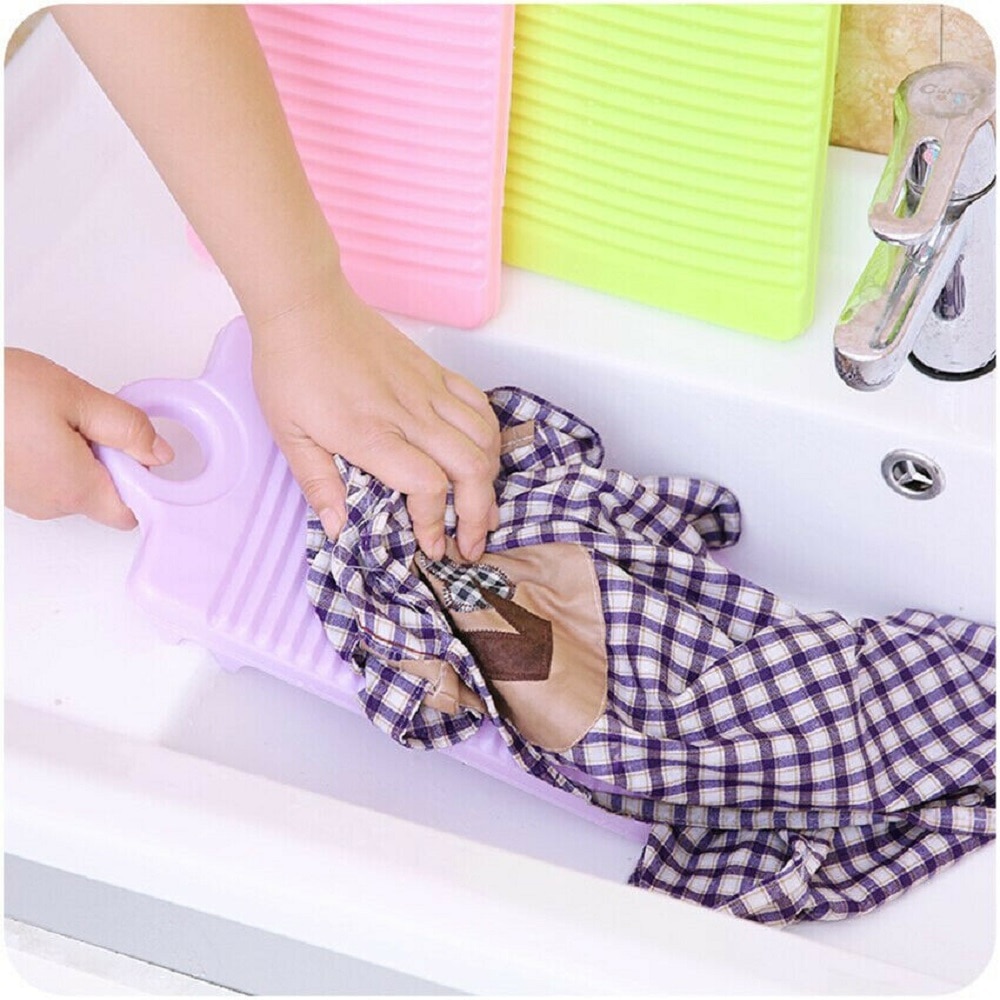 1 stk. tykkere smukke bærbare mini vaskebræt tøj rengøringsværktøjer antislip vasketøj tilbehør 4 farver plast vaskebræt