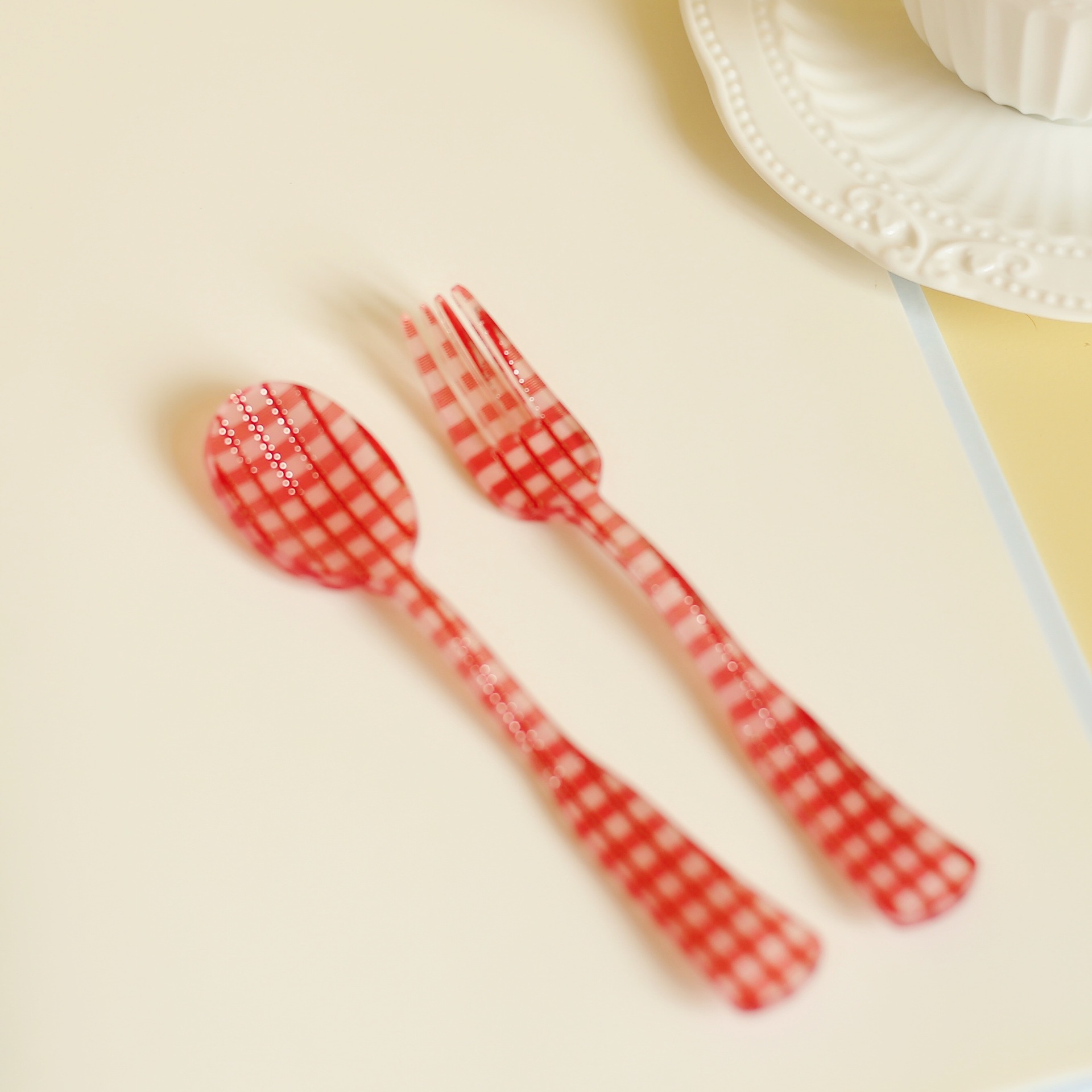 Plateau à Dessert en plastique, plat à gâteau en acrylique, motif de grille, assiettes florales, décoratives, fête de mariage, anniversaire, assiette à fruits cuillère fourchette: Red spoon fork