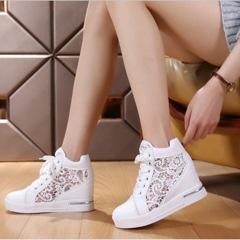 Baskets en cuir à semelle compensée pour femmes, chaussures à talons hauts, à bout pointu, blanches et argentées, C130