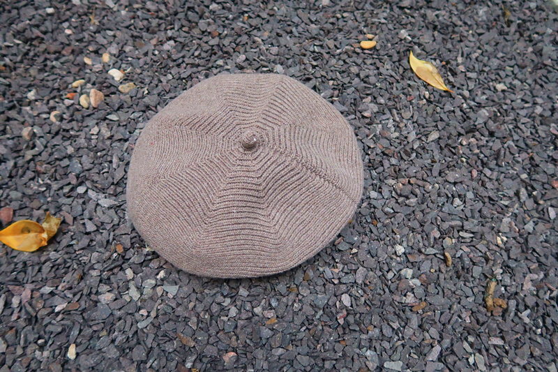 [eam] forår sommer ensfarvet rund kuppel temperament tyk varm strikhue kvinder tidevand all-match  oa713: Brun