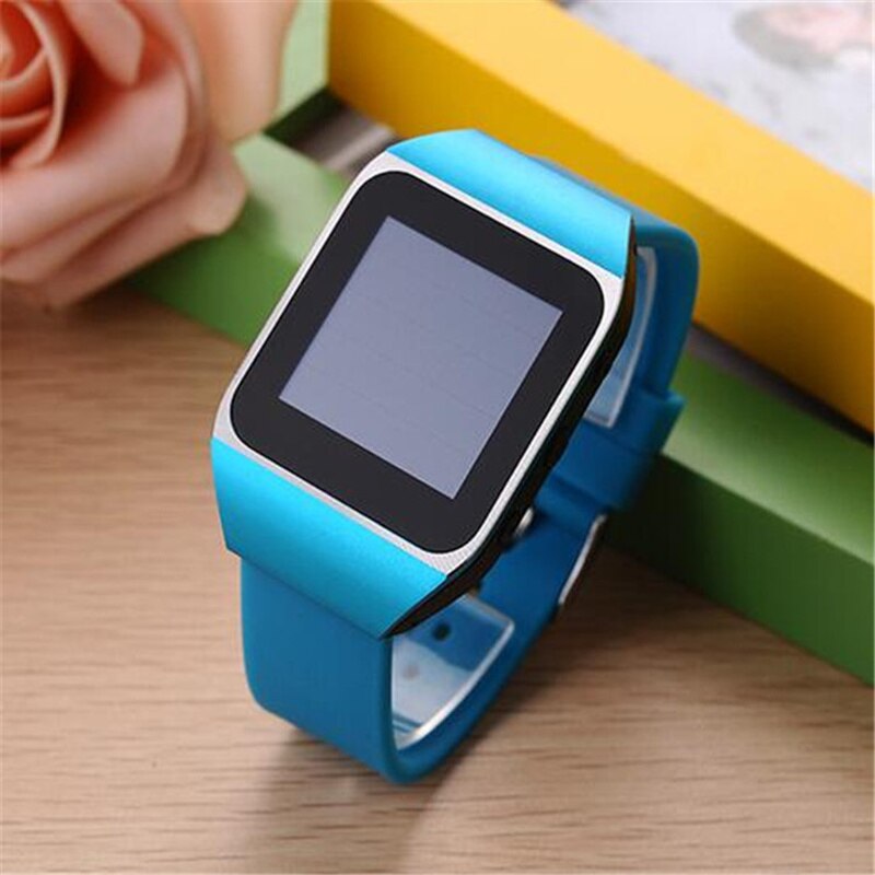 Reloj inteligente Bluetooth con reproductor MP3, reloj inteligente con pantalla táctil sin pérdidas y compatibilidad con FM, podómetro, Ebook, películas y grabación de voz, 4/8GB: Azul / 4 GB