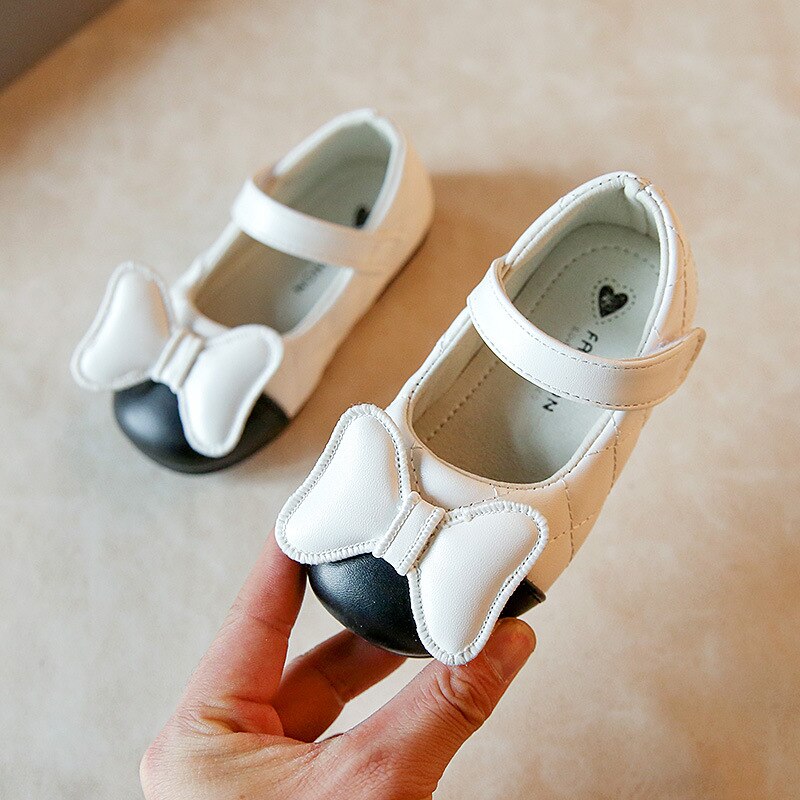Baby Girls Leather Shoes for Birthday Party Wedding Soft Patent Leather Flats Toddlers Kids Lace Bowtie Pearls Princess Shoes