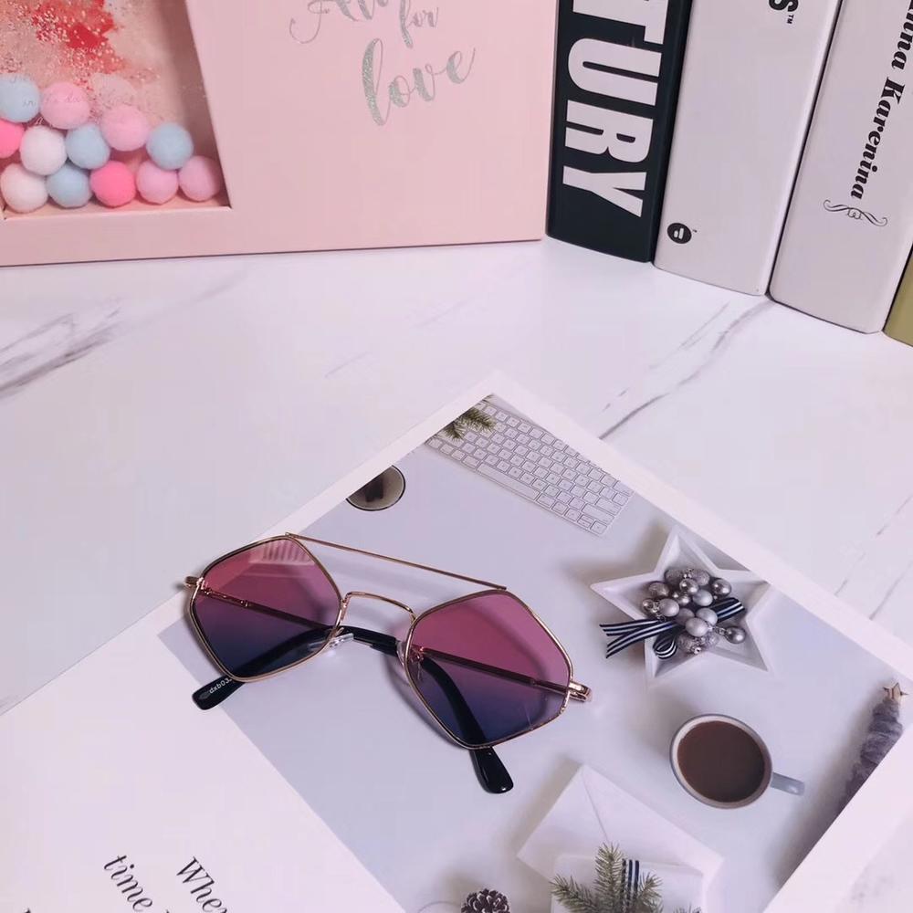 Gafas de sol irregulares para niños, lentes de sol irregulares para exteriores, ANTI-UV, para niñas, accesorios de tiro en la calle, gafas de sol con montura de Metal, 1 ud.