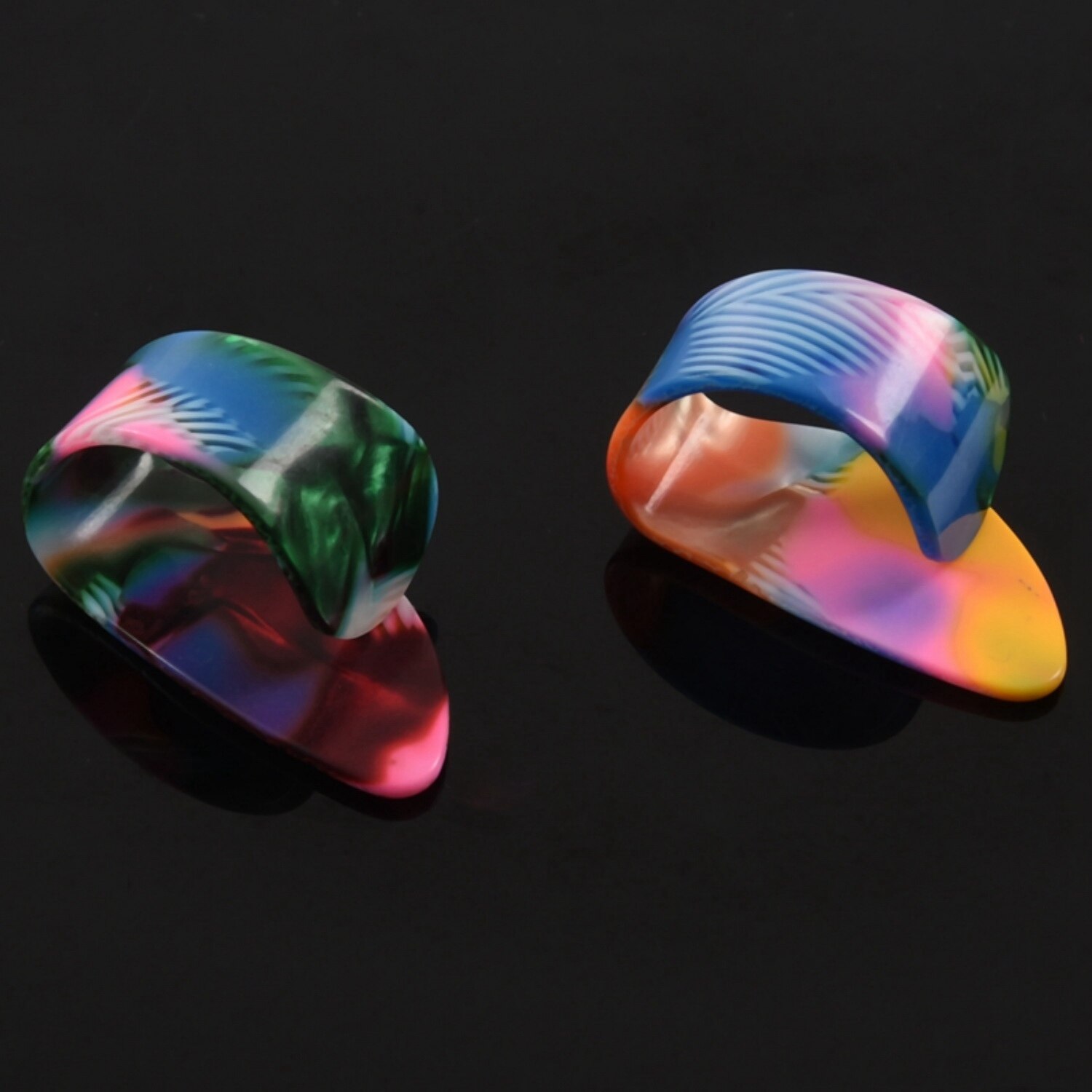 2 stuks vinger-duim plectrums in verschillende kleuren & 4 stuks siliconen gitaar duim vinger plectrum beschermer (grijs m)