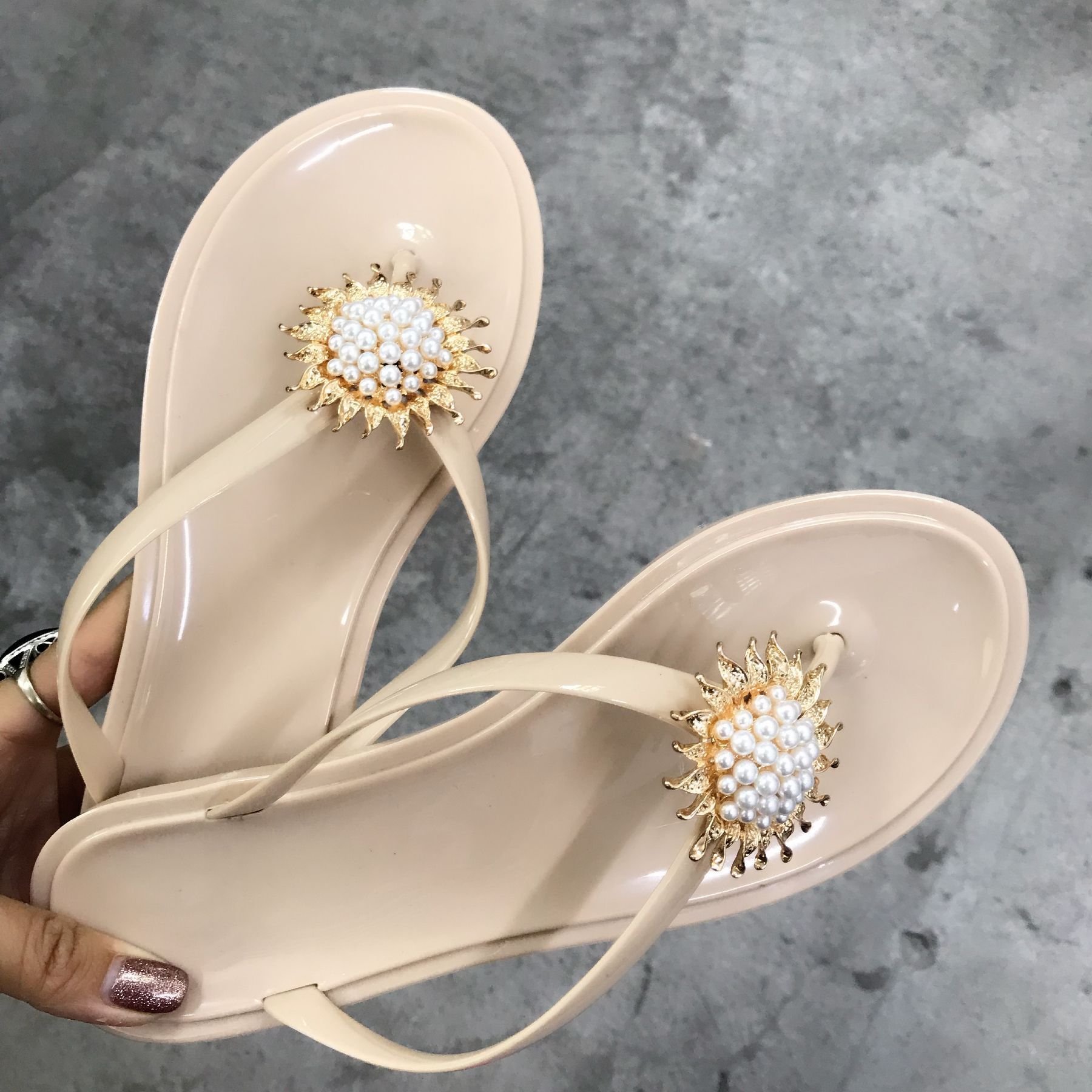 Summer Jelly Shoes Transparent PVC Female Flip-flops Beach Shoes Sun Flower Pearl Craft Sandals Outdoor Slippers