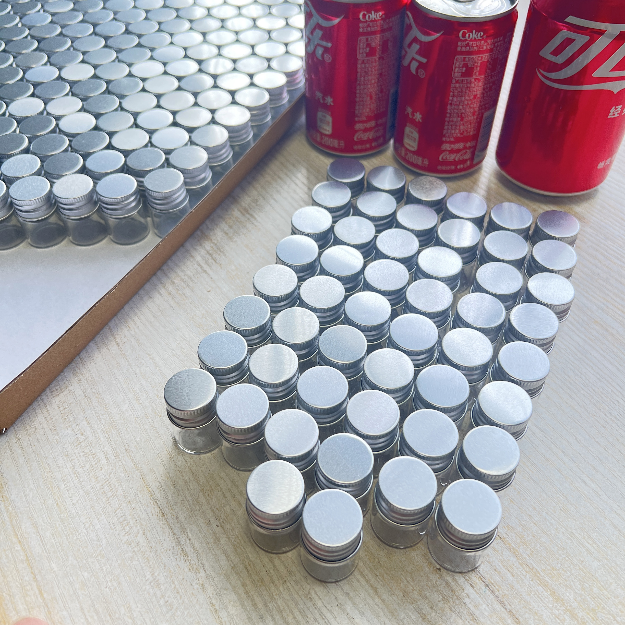 50/100 Uds. Mini tarros de vidrio bonitos de 5ml tapa de rosca plateada 13 × 22 × 30mm pequeñas botellas de vidrio tapas de aluminio pequeño frasco decorativo