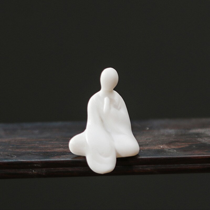 Chinesisch Weiß Porzellan Tee Haustier Mini Fingerspitze Buddha Mönch Statue Ornamente handgefertigt Keramik Kunsthandwerk Heimat Tee einstellen Dekoration: E -- 2.8x4.3cm