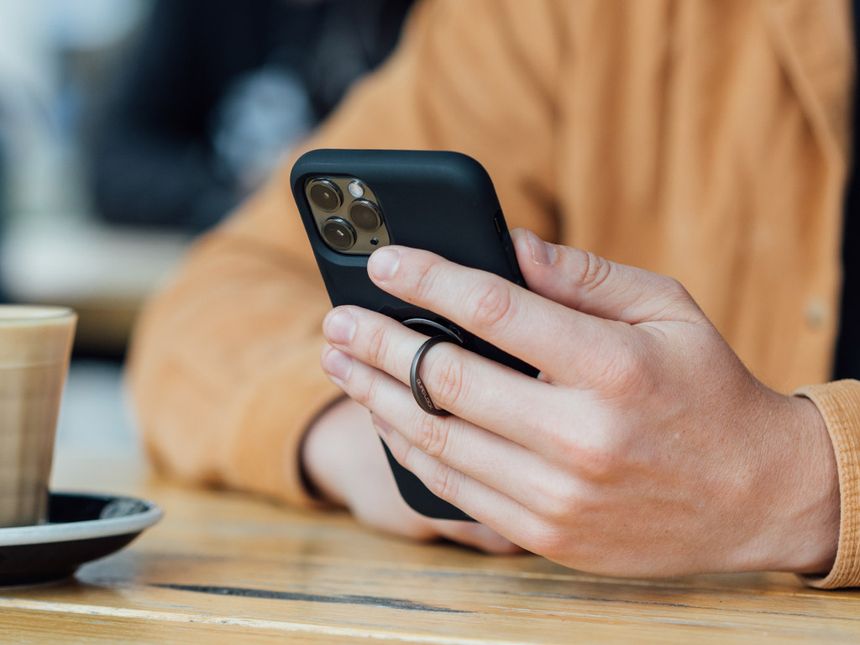 Quad sperren 360° ° Rotierender magnetischer Telefonringhalter und Ständer