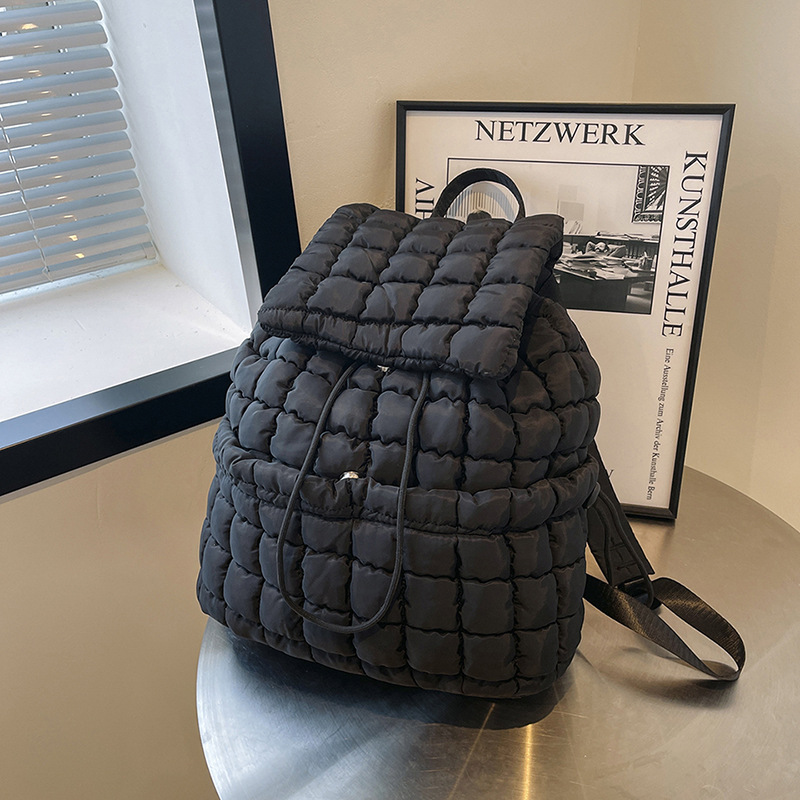 Zaini imbottiti trapuntati alla moda per le donne zaino imbottito in nylon morbido di design per borse da viaggio leggere per ragazze