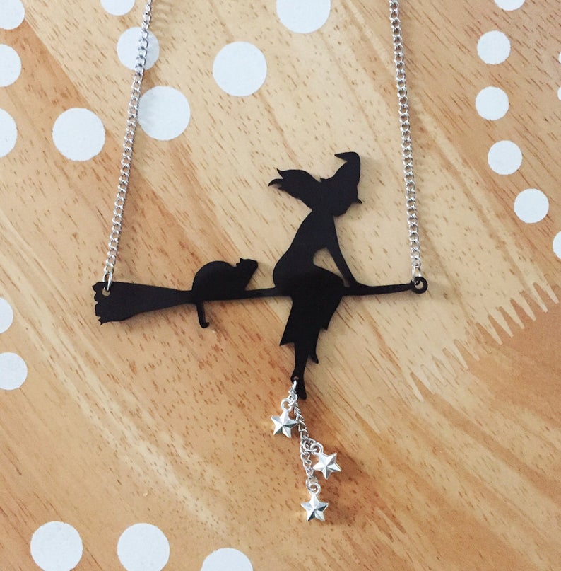 ~ Halloween Heks Ketting, Halloween Ketting, Kat Ketting, Zwarte Kat En Heks Ketting, hekserij, Acryl Ketting